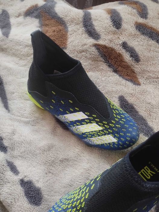 Продам дитячі бутси