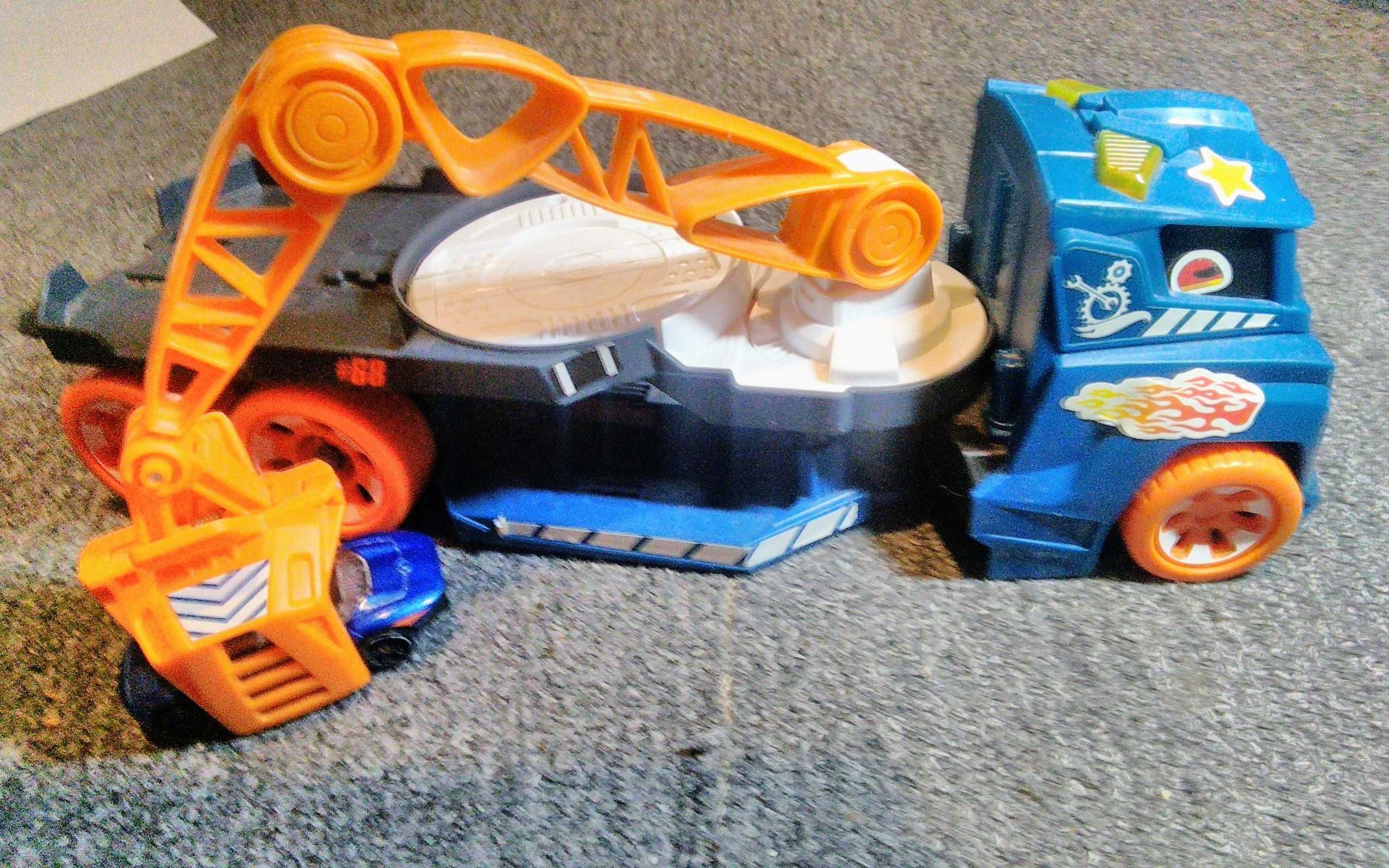 Евакуатор Hot Wheels Spinnin Sound Crane DJC70