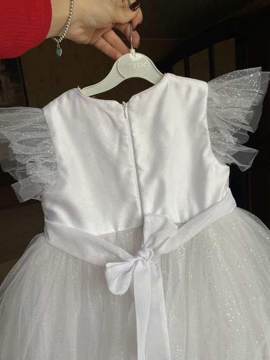 Шикарна святкова сукня на дівчинку 4 роки