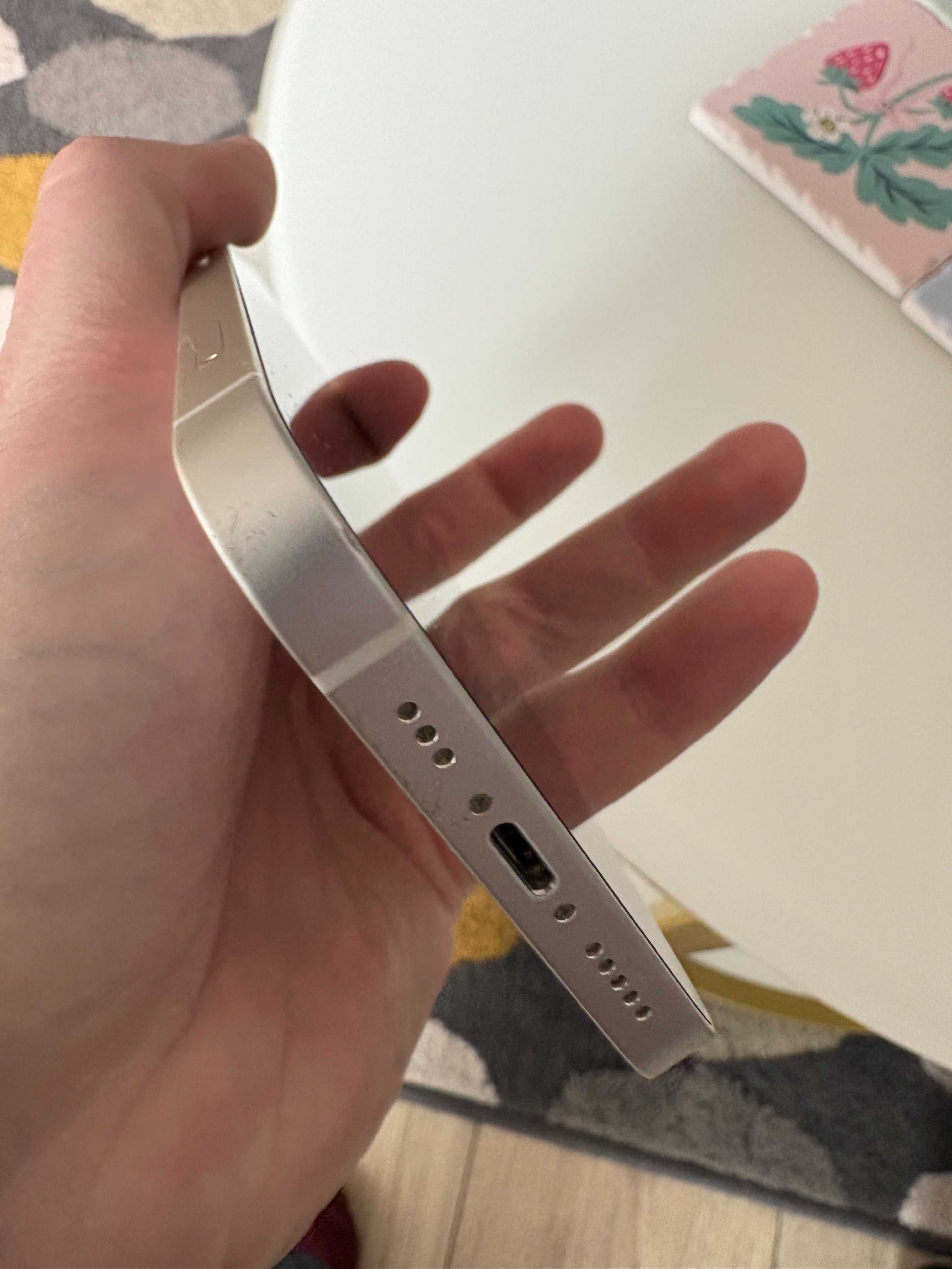 iPhone 12 128 GB Biały-stan bdb. + kable i ładowarka - kot jest tłem:)