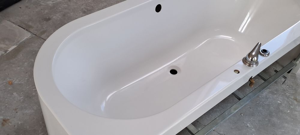 Wanna design 180x80 monolityczna obudowa