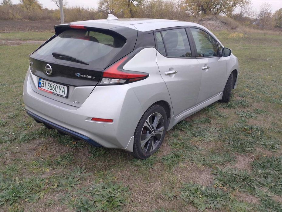 Nissan Leaf SV 2021