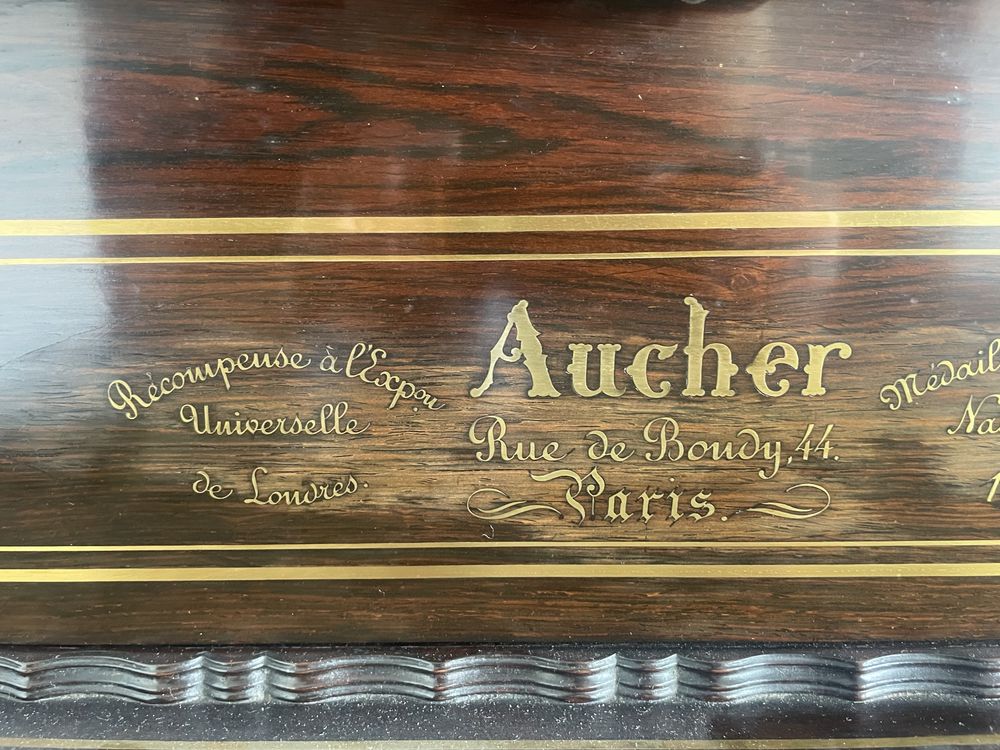 Piano Aucher antigo