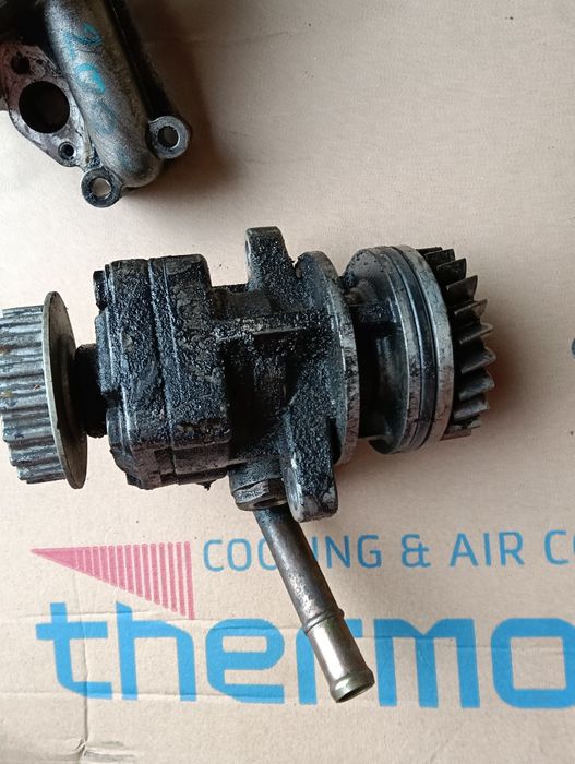 VW SILNIK 2;5 TDI AXD.Elementy silnika,Vacum Tloki,Pompa i inne