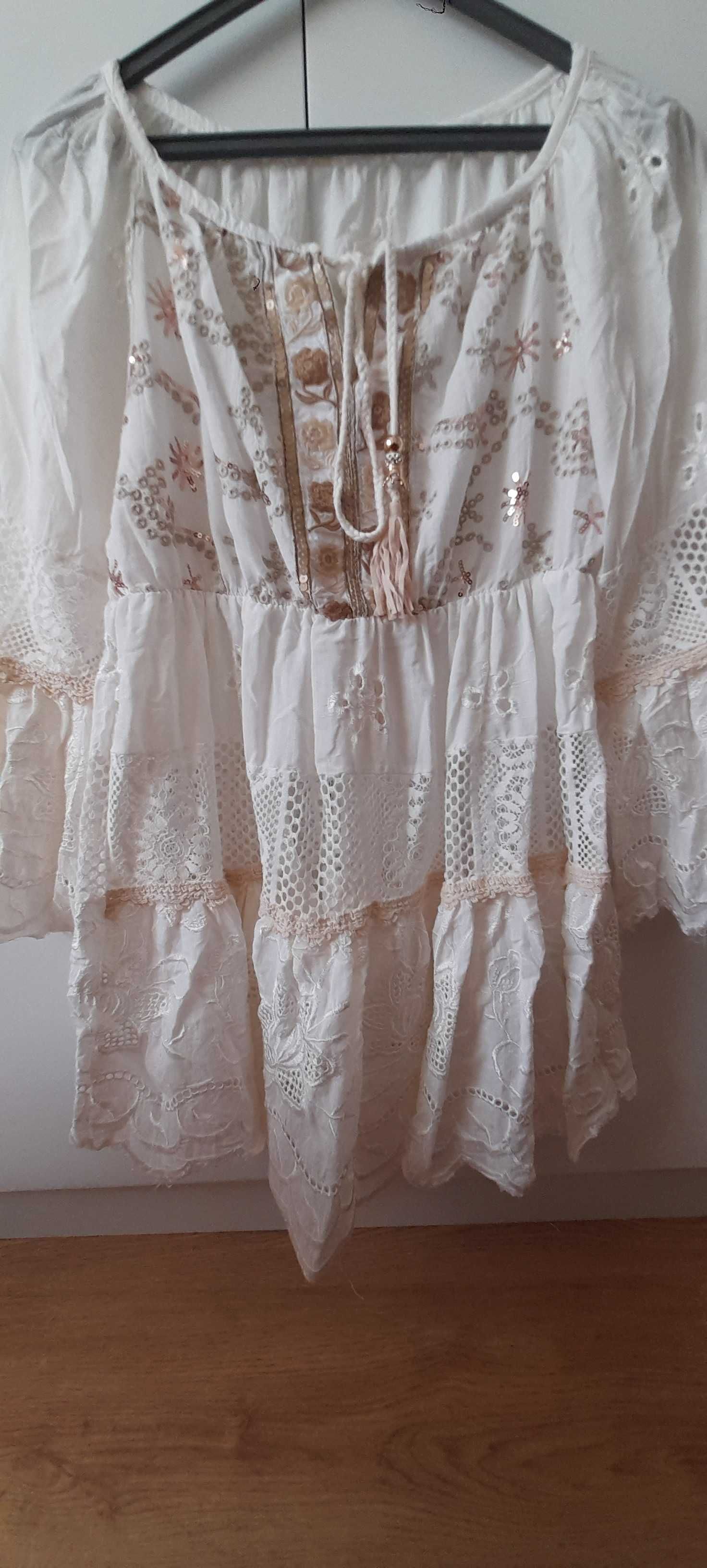 Blusa rendada com manga 3/4 evasé.  Fresca e elegante.veste M. Nova.