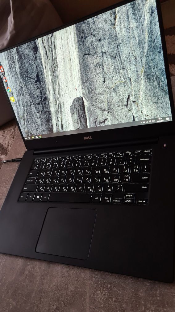Ноутбук ультрабук Dell XPS 9560 15.6" (i3, 256+1tb, ips, 8gb, hd 630)