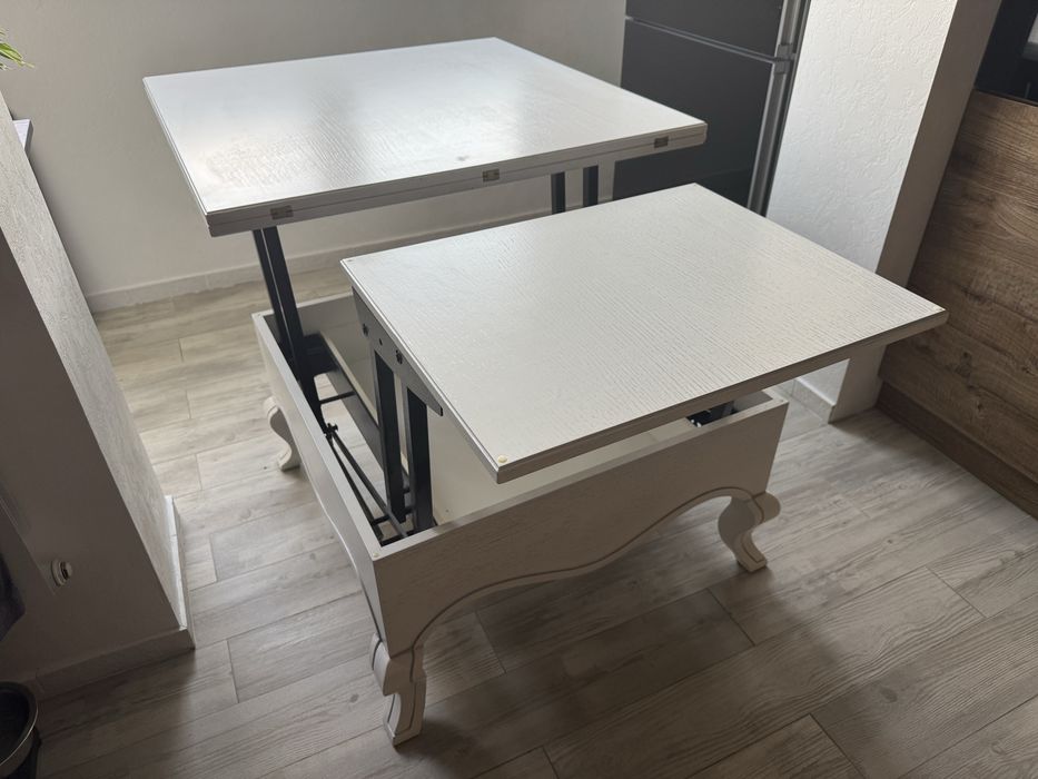 Розкладний стіл білого кольору