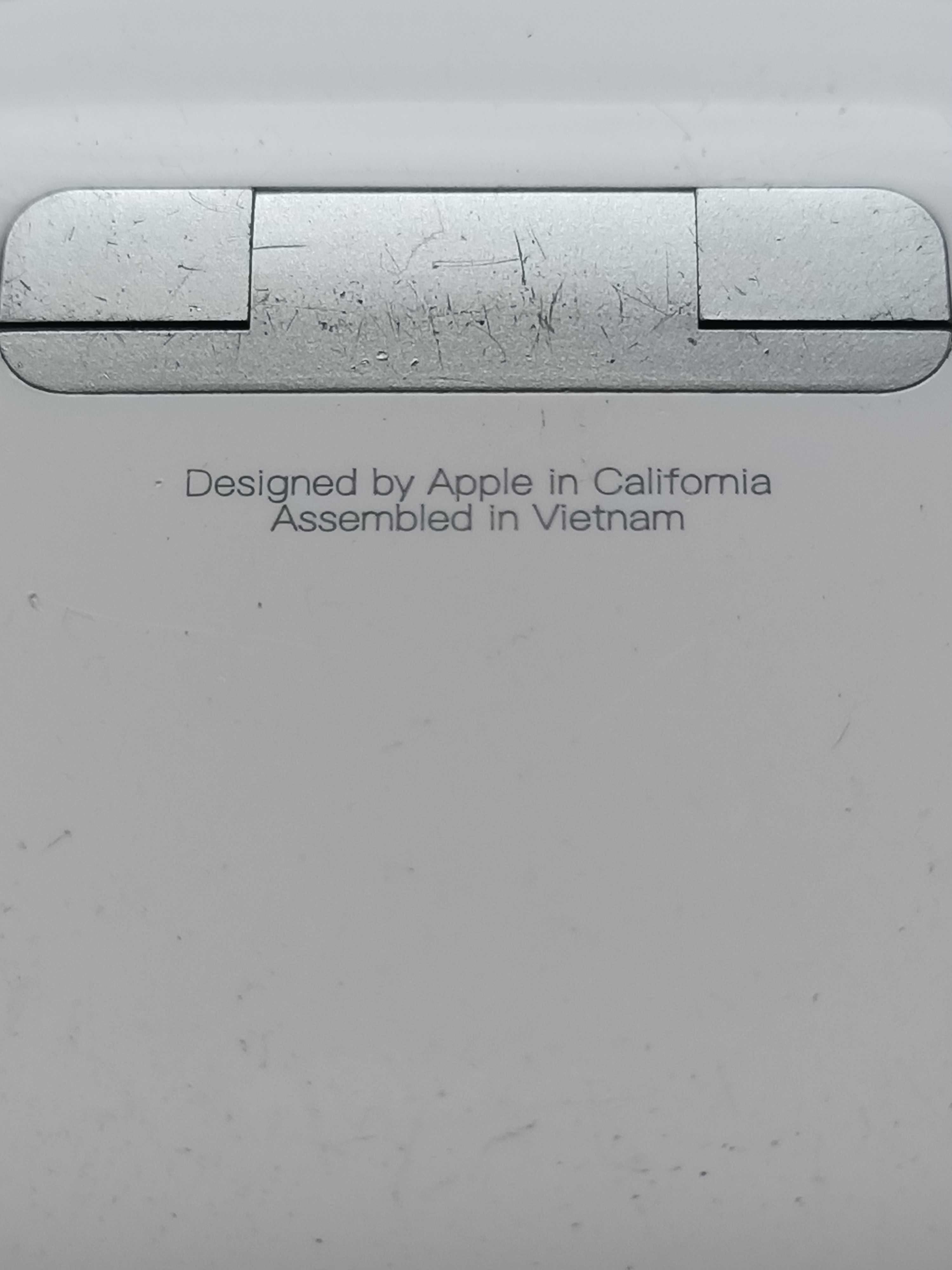 Apple AirPods uszkodzone
