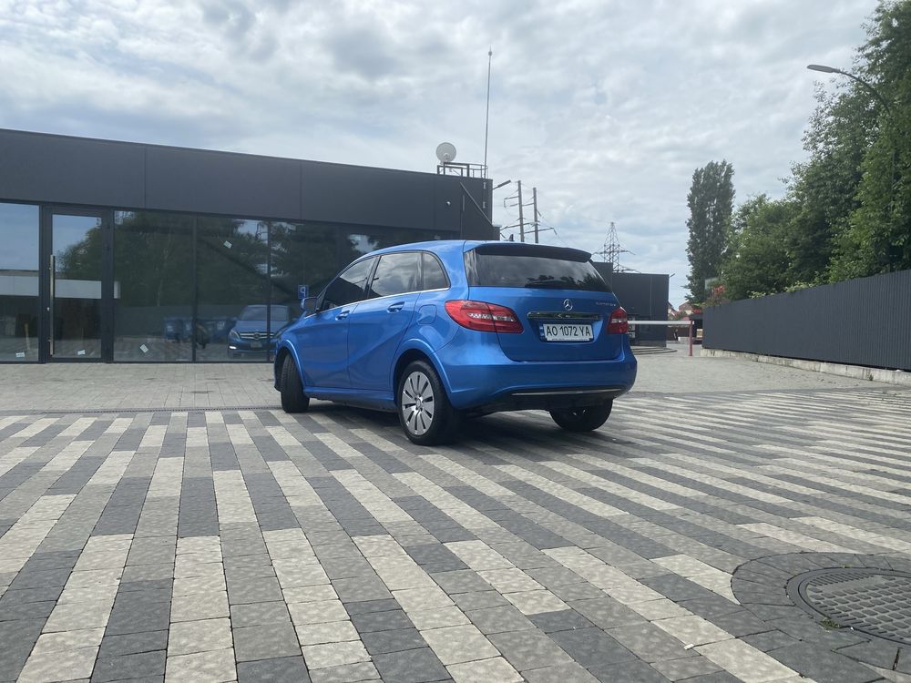 Mercedes-Benz B 250e