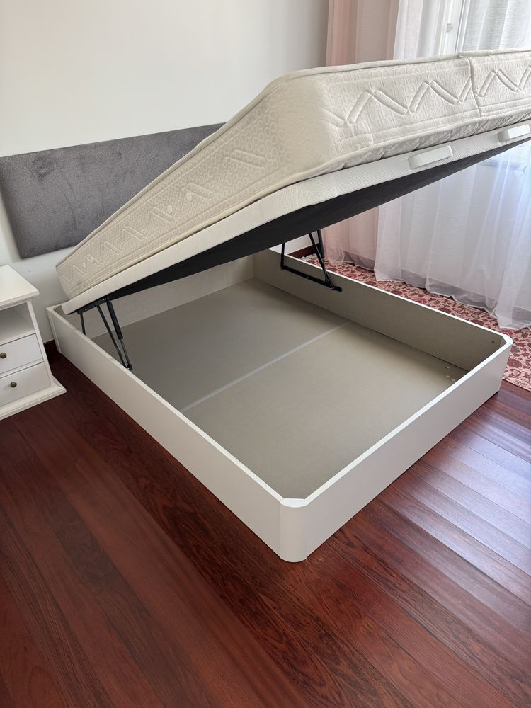 Vendo estrado cama casal com arrumação 140 x 200 com colchão