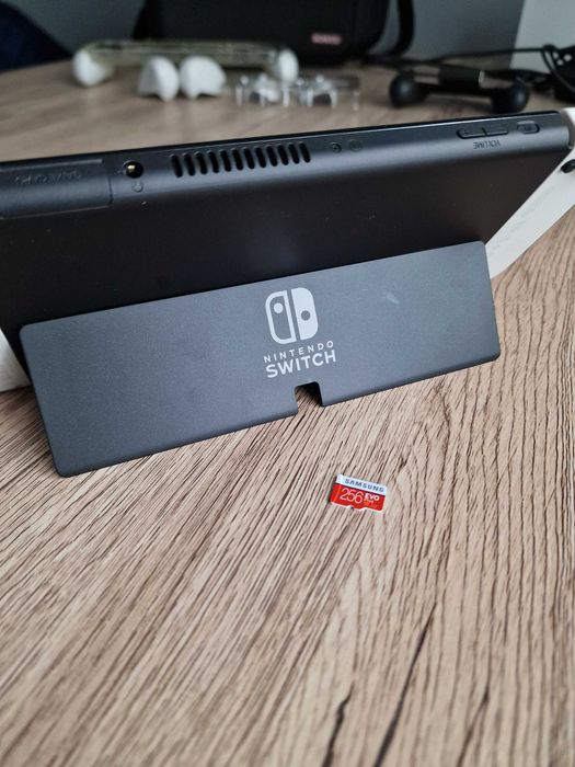 Konsola Nintendo Switch OLED biała z akcesoriami