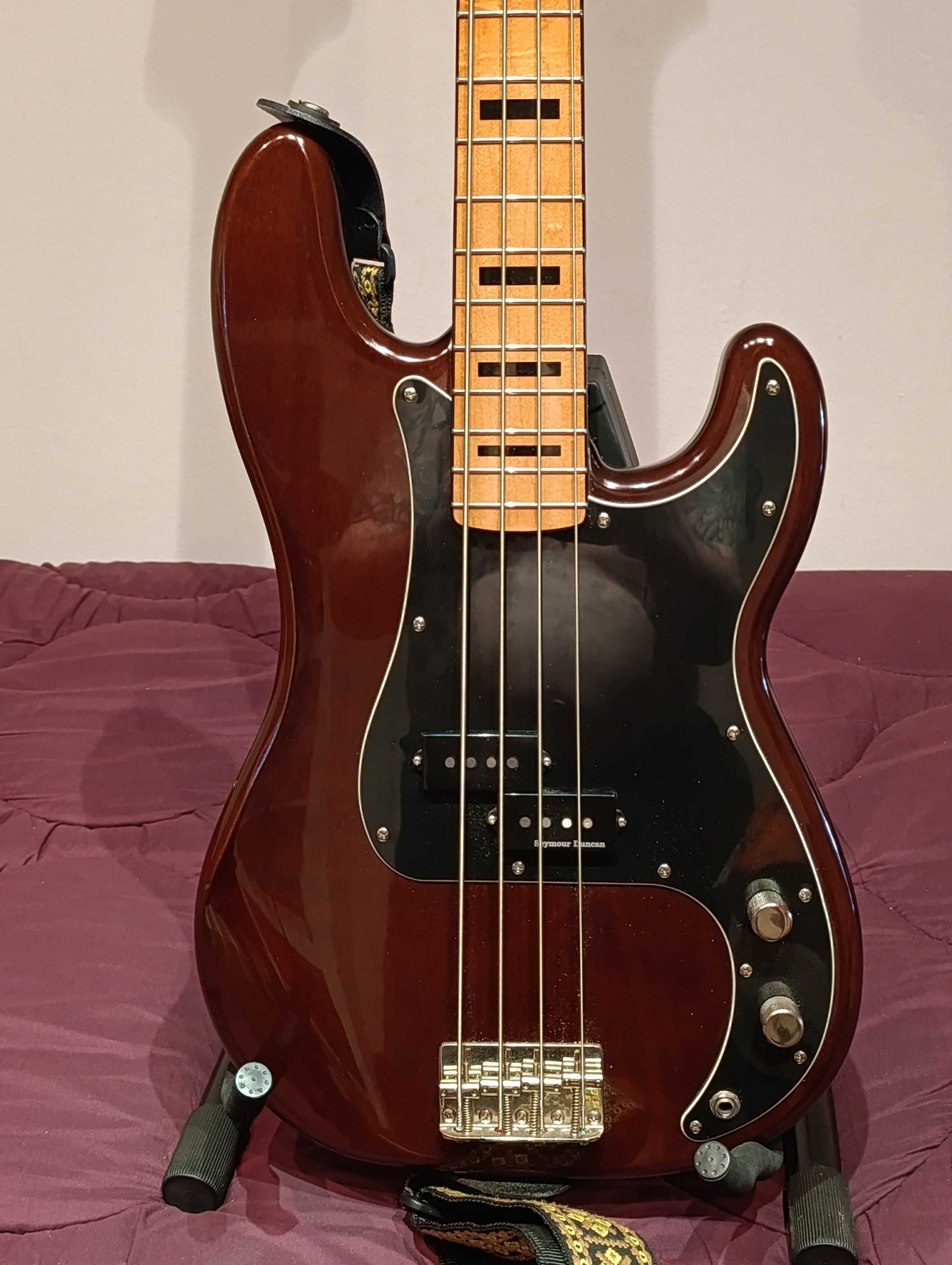 Fender Squier CV P-Bass; Vintage V100 Distressed