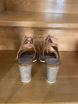 Sprzedam buty sandałki Marco Tozzi (skóra, lekko używane)