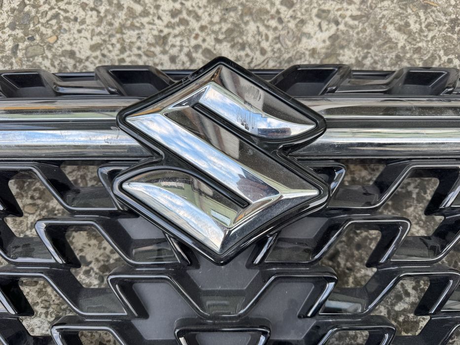 Решітка радіатора suzuki s-cross рестайл з емблемою комп. без камери