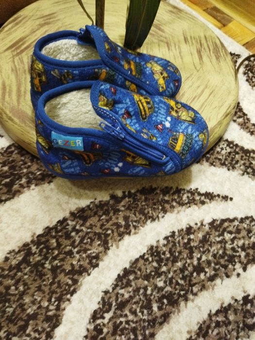 Теплі домашні тапки дитячі