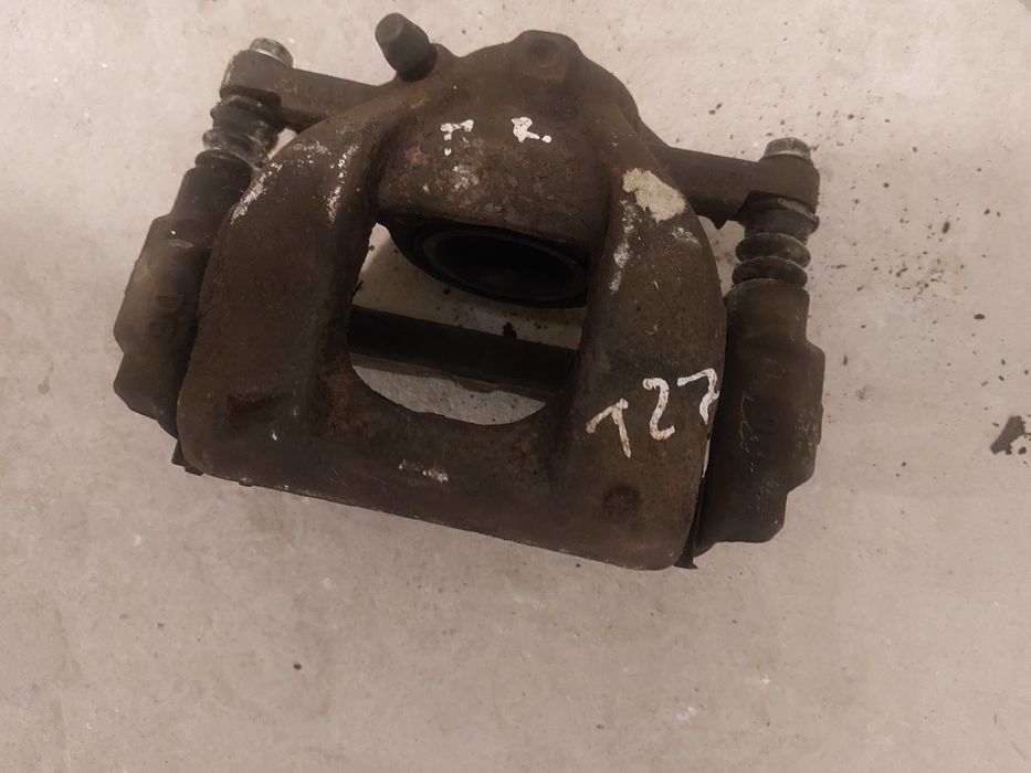 Супорта тойота авенсіс т27