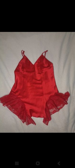 Czerwona koszulka nocna