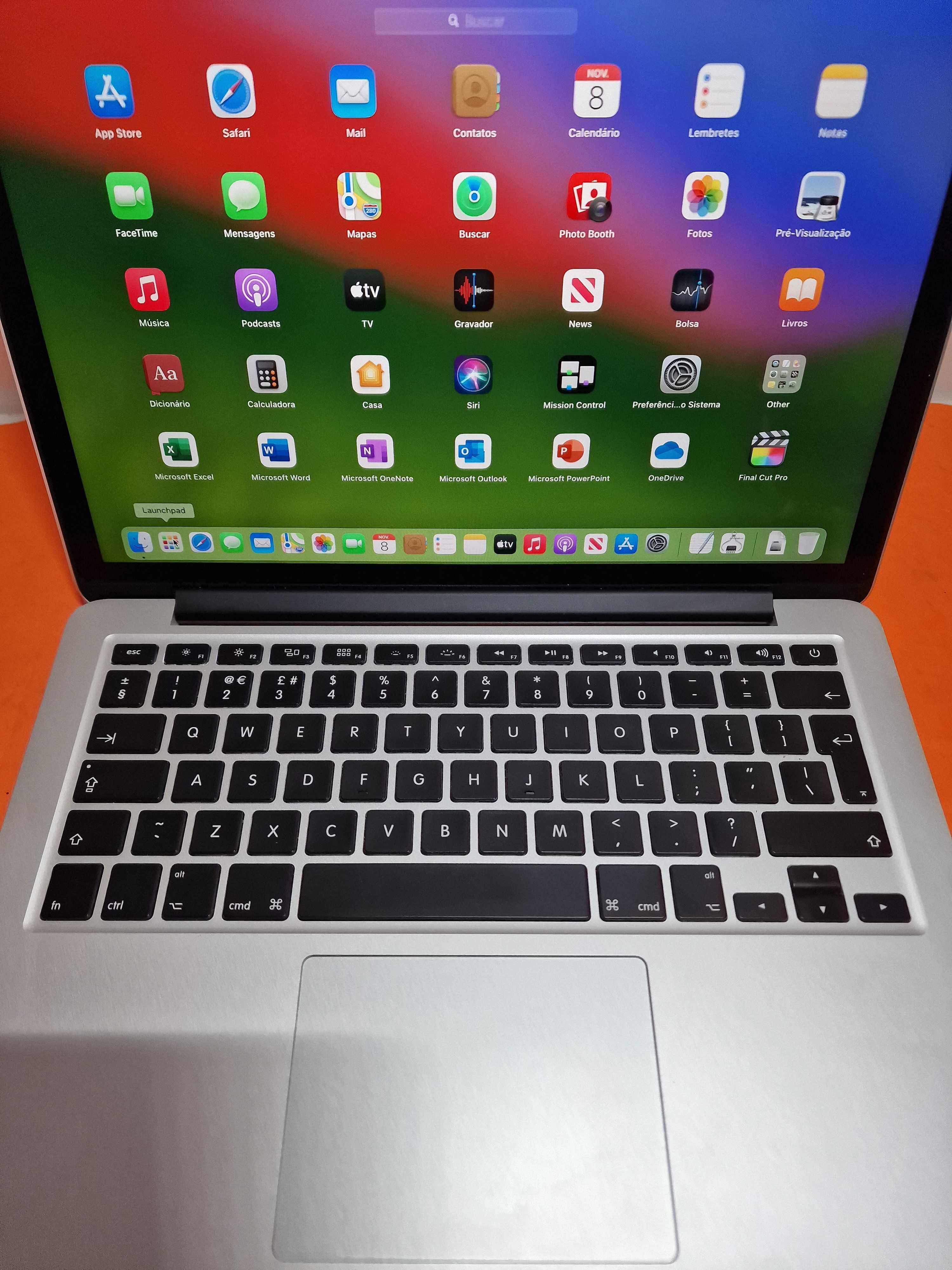MacBook Pro 8gb RETINA 2014 ( com vários programas)