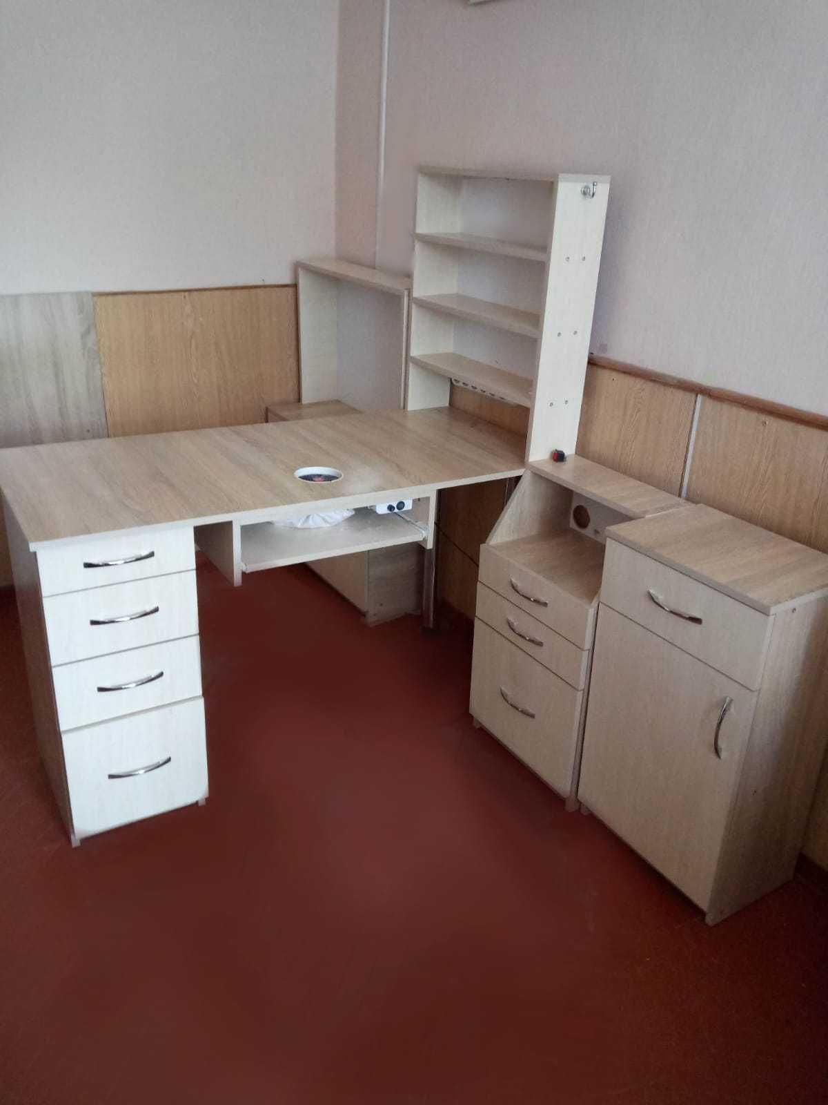 Манікюрний стіл, комплект