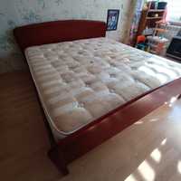 Продам деревяную двухспальную кровать с матрасом Венето
