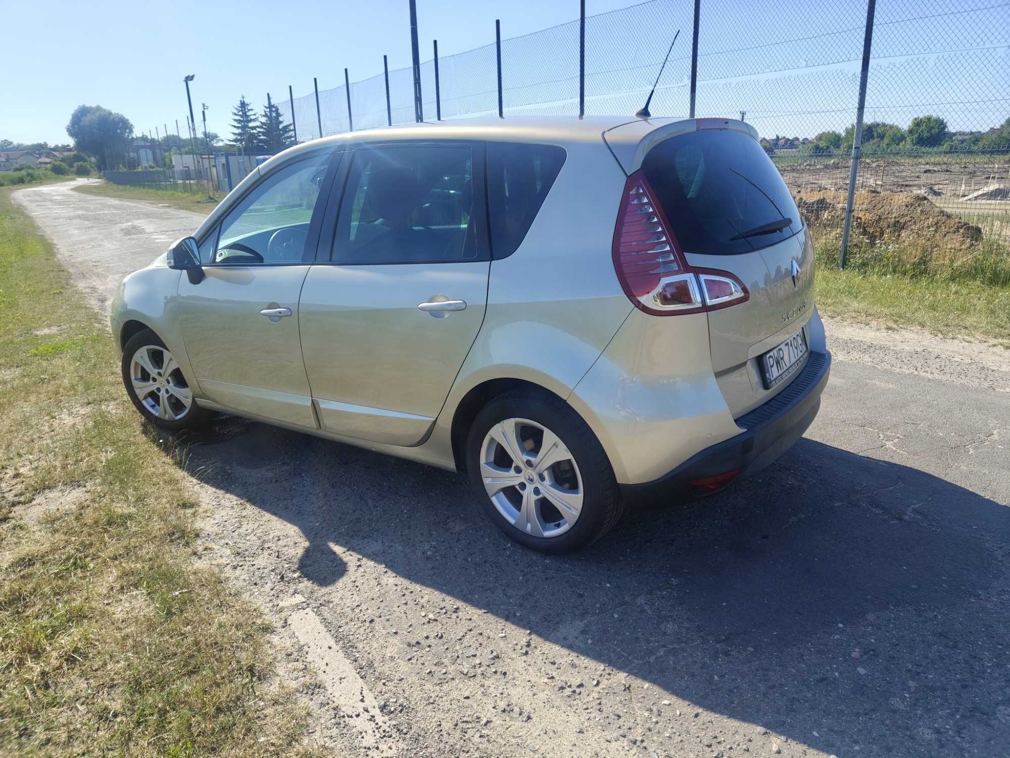 Sprzedam Renault Scenic 1,6 benzyna 135000 przebieg