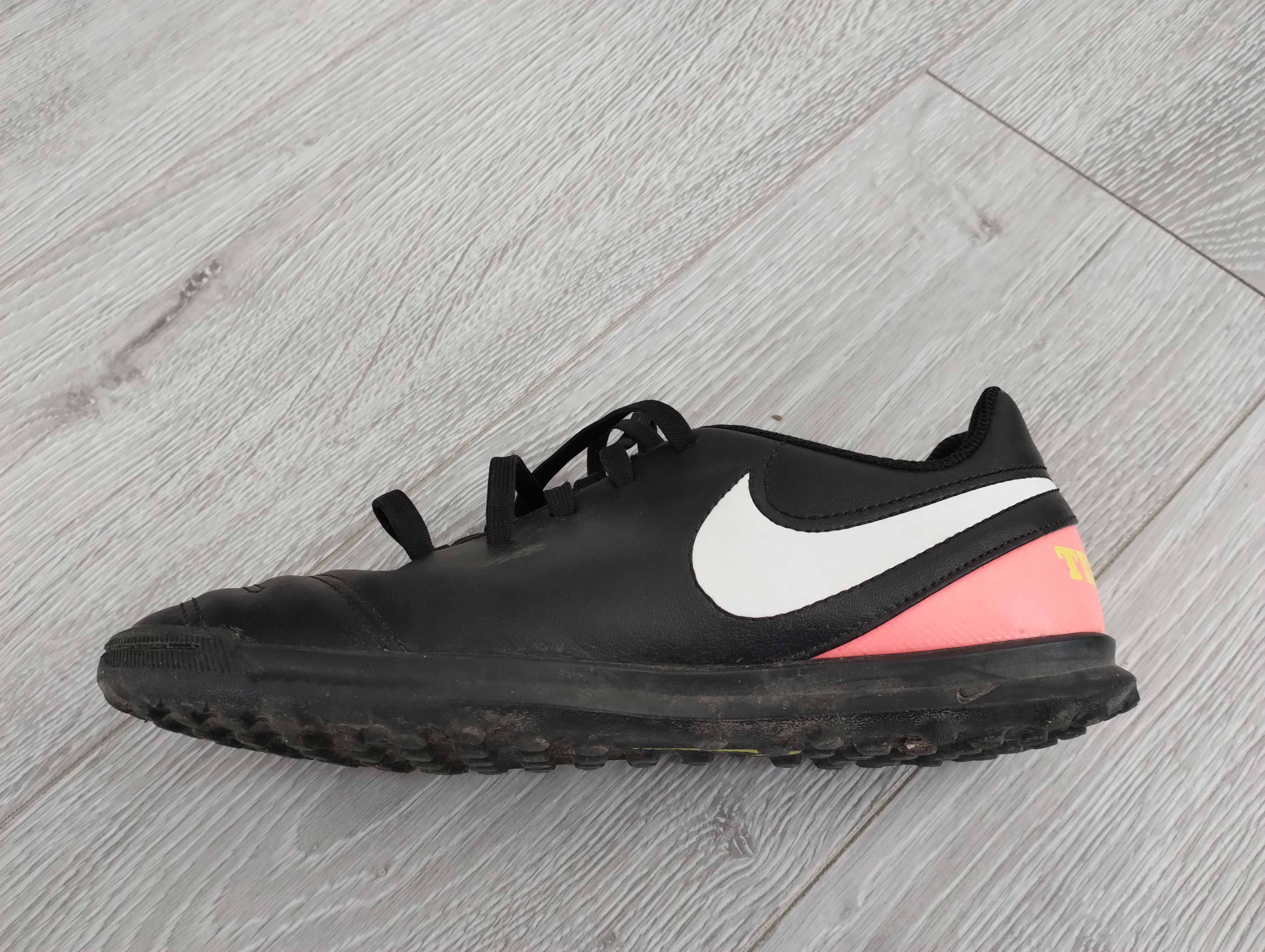 Buty piłkarskie turfy Nike r. 36