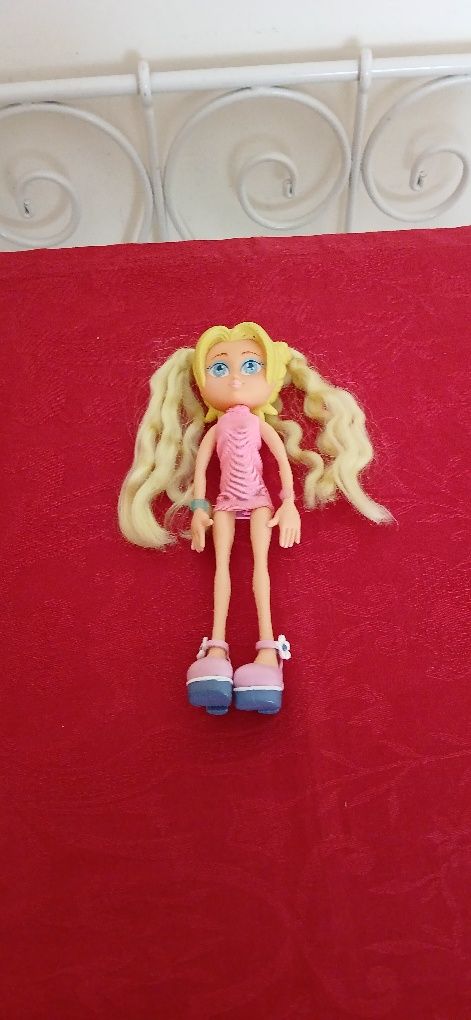 Boneca em ótimo estado