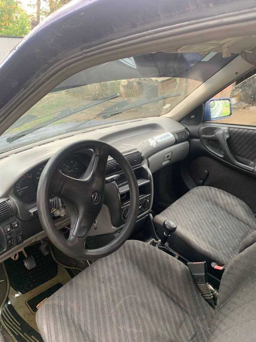 Опель в легковому авто