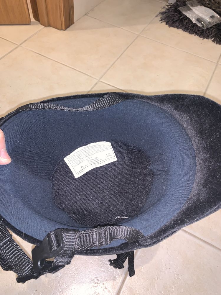 Capacetes de equitação