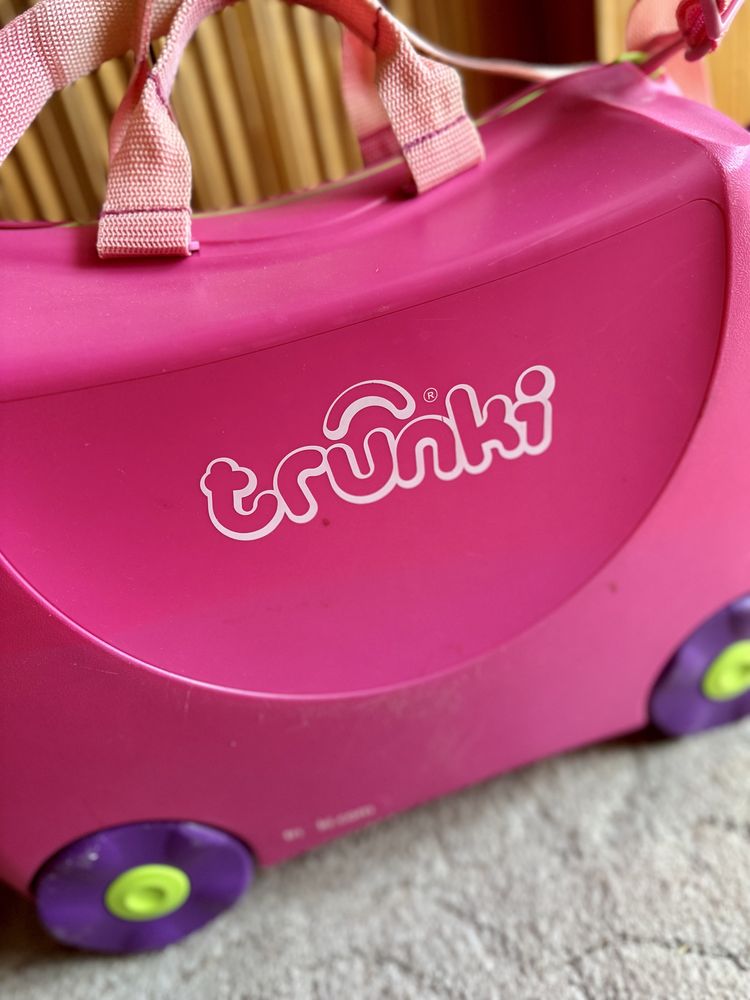 Детский чемодан на колесиках Trunki