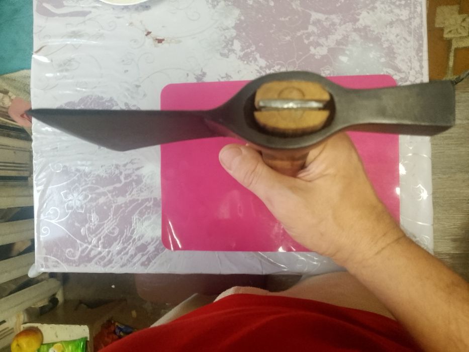 Продам Томагавк ручної роботи,воронений.