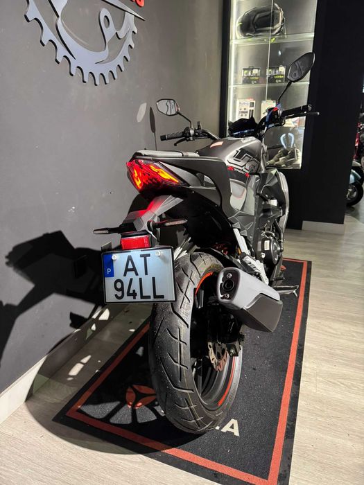 UM XTREET RS125 de 2022 com 2502 KMS