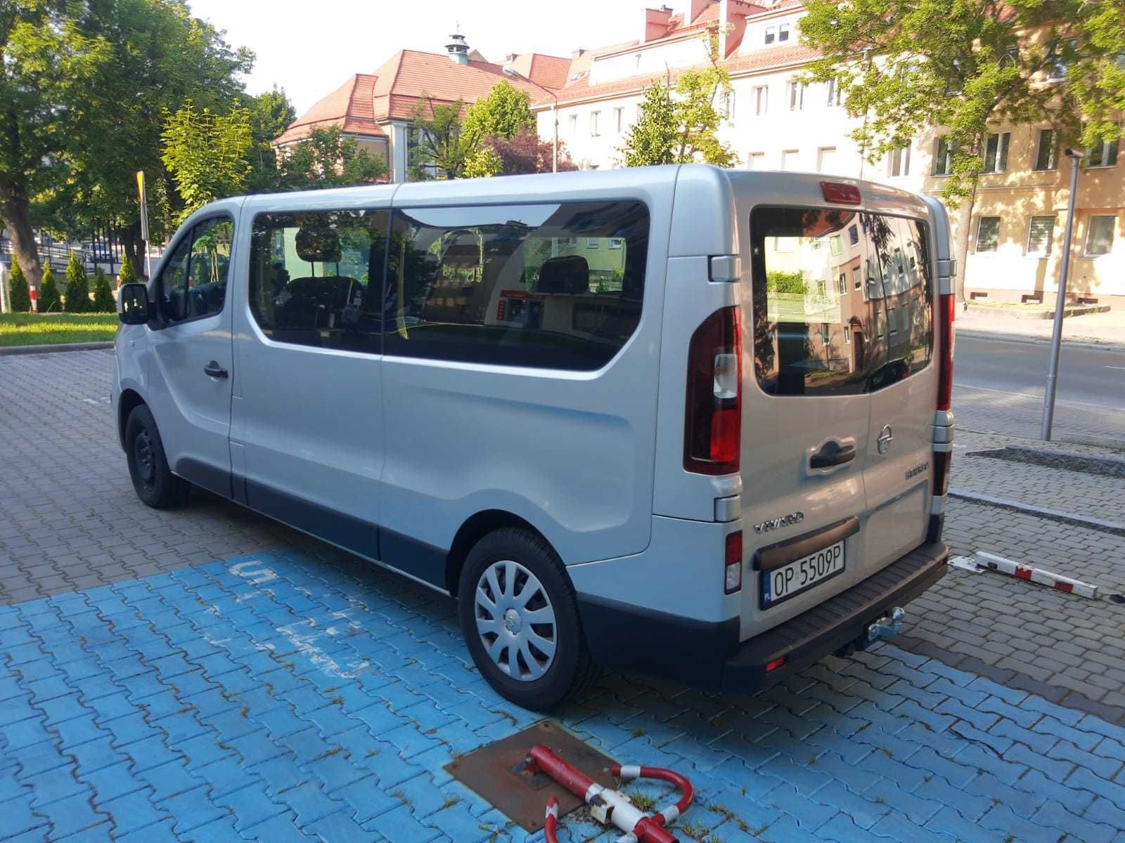 Wypożyczalnia samochdów, wynajme busa 9 osobowego, Skoda Octavia kombi