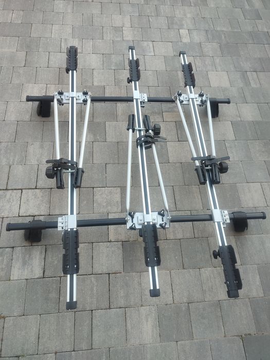 Uniwersalny bezrelingowy bagażnik dachowy regulowany na 3 rowery