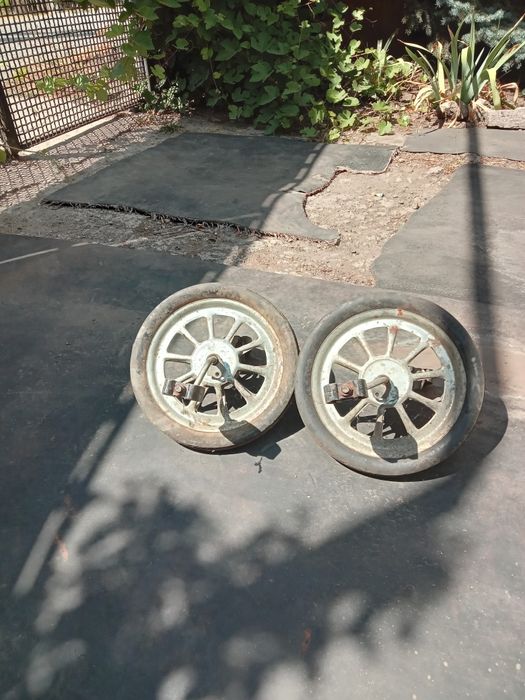 Продам  2 колесика   для  тачки