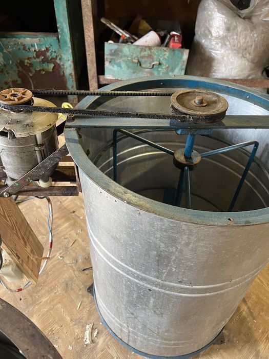 Медогонка на 3 рамки 300 дадан мотор