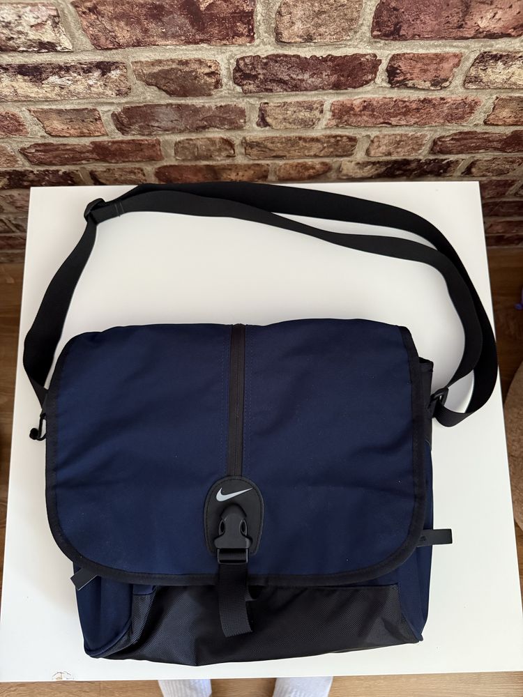 Torba na ramie na laptopa teczka listonoszka nike vintage podróżna