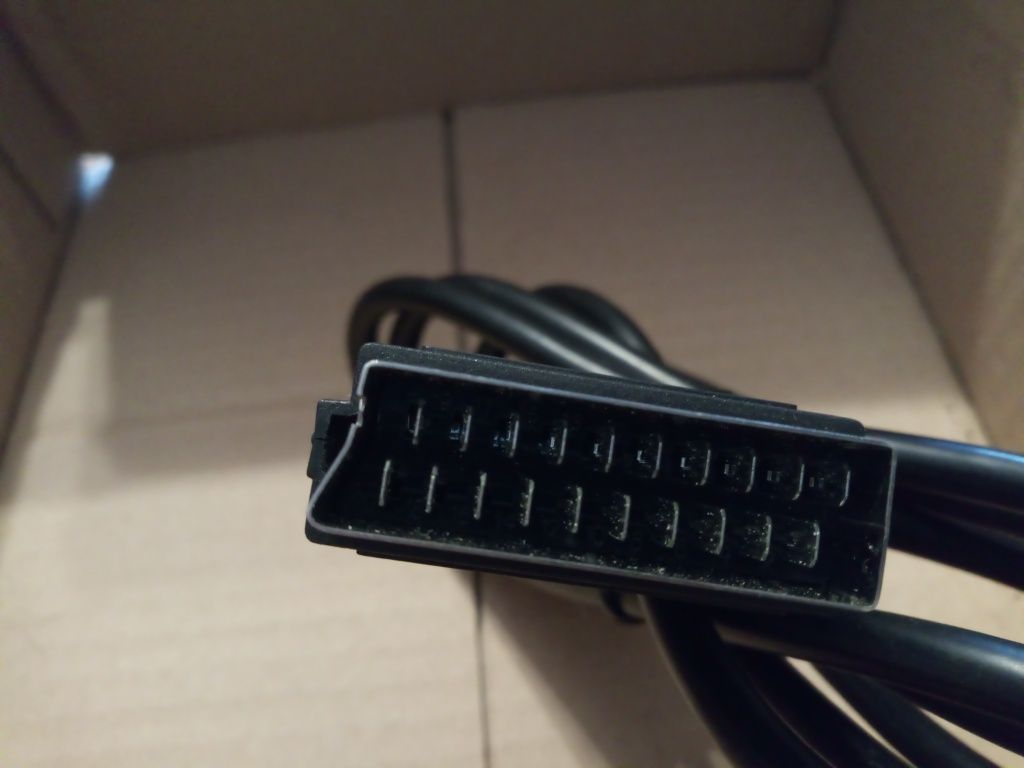 Zestaw 2 przewodów SCART – rozgałęźnik SAT/DVD + kabel SCART-SCART

Sp