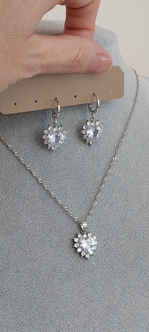 Srebrny komplet biżuterii serca cyrkonie kryształy grawer