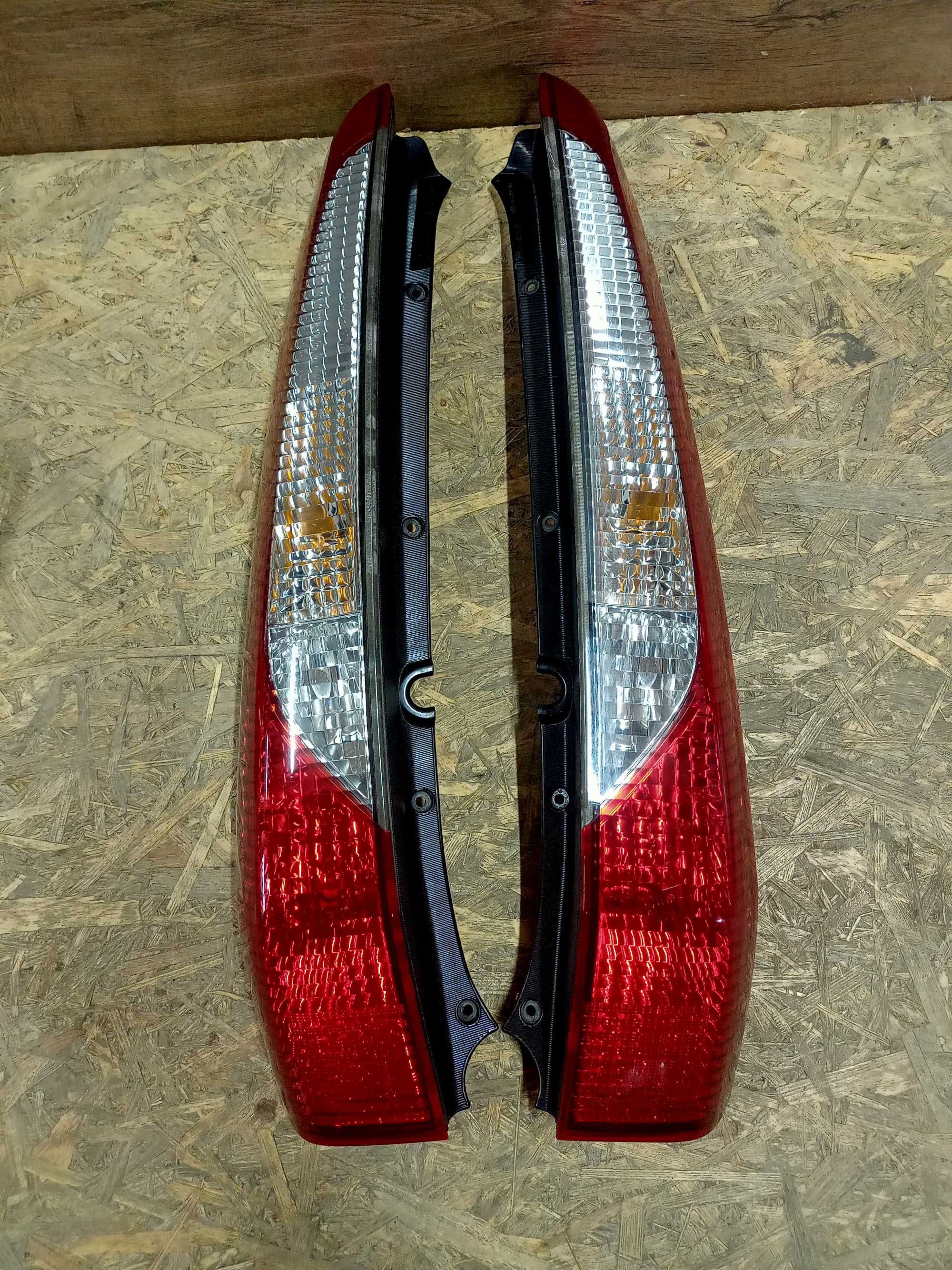 Mitsubishi Lancer 7 VII kombi lampa tył tylna prawa lewa oryginał