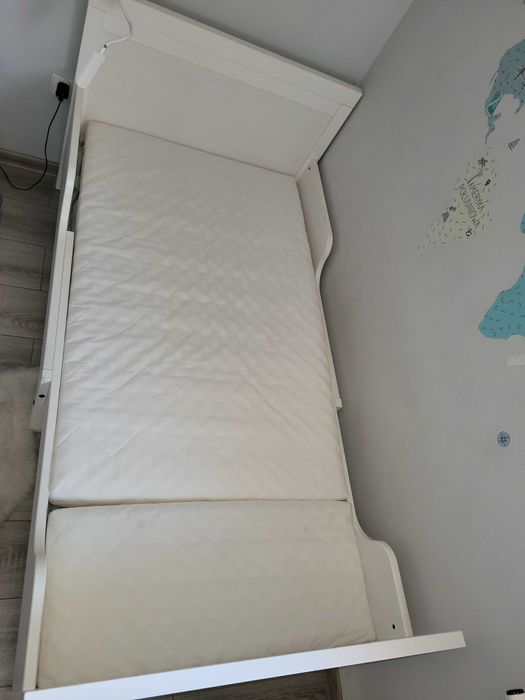 Łóżko IKEA regulowana długość z materacem