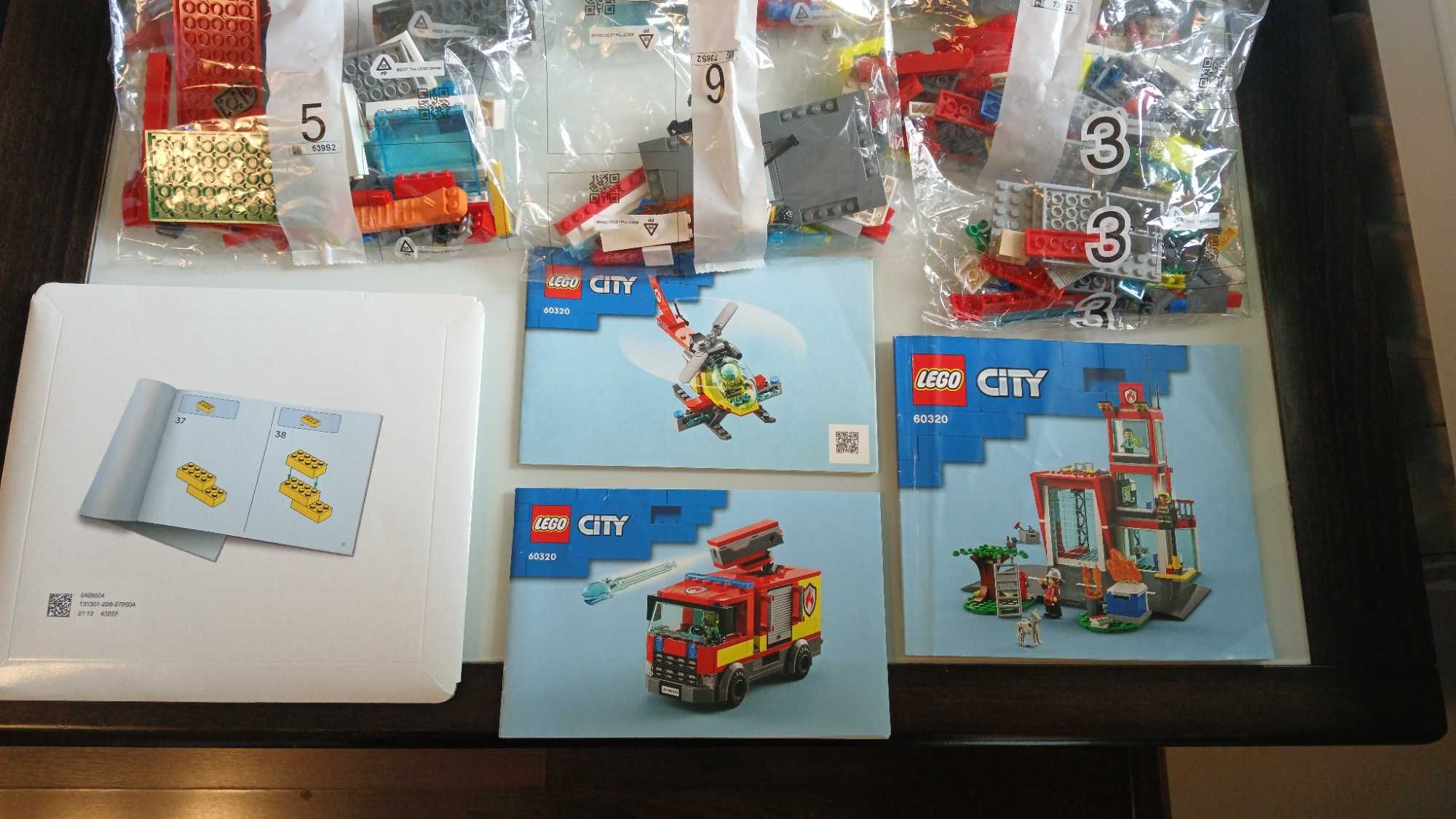 LEGO City Remiza strażacka 60320 - stan bardzo dobry, kompletny zestaw