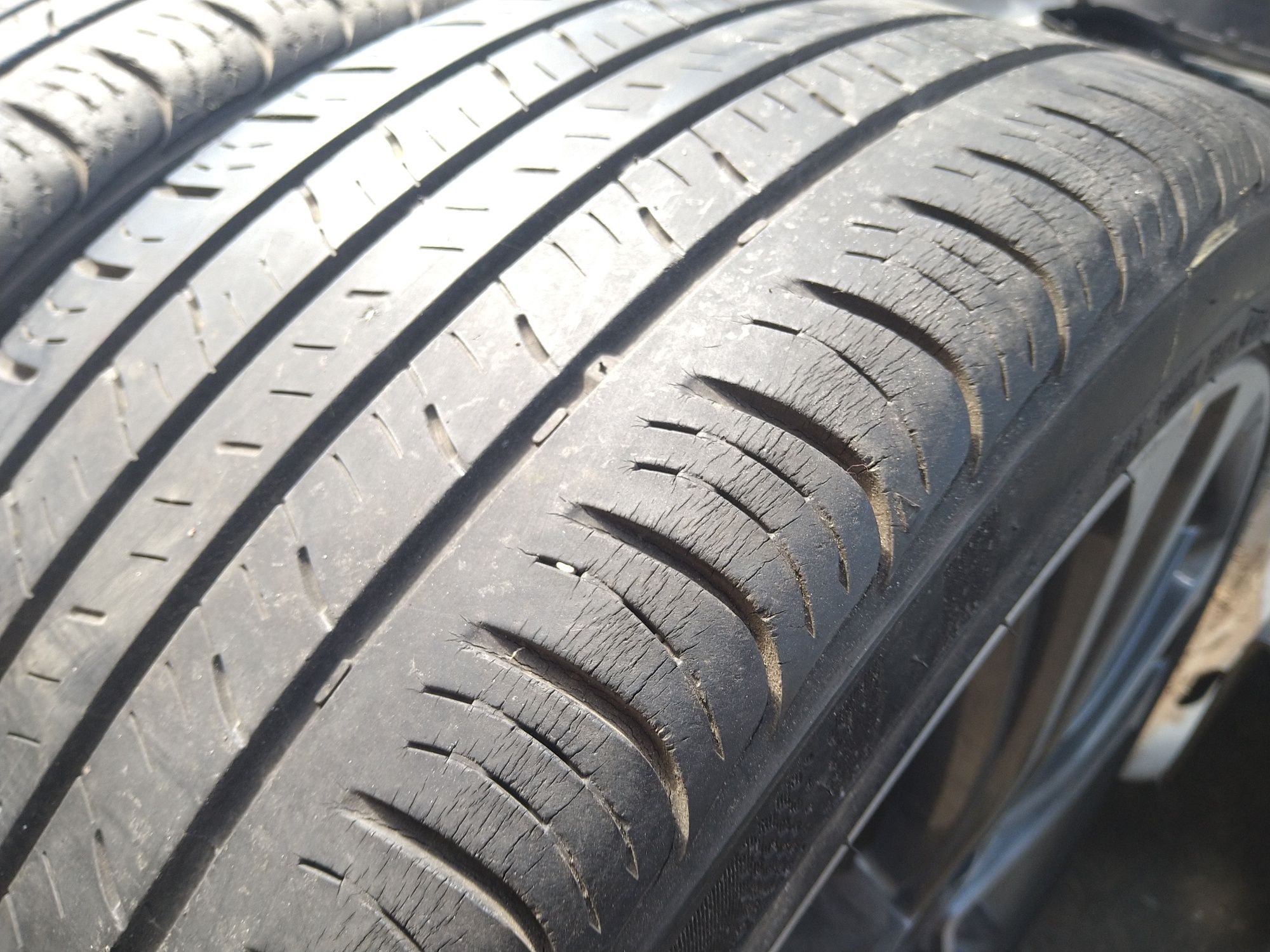 Kumho  225 40 r18