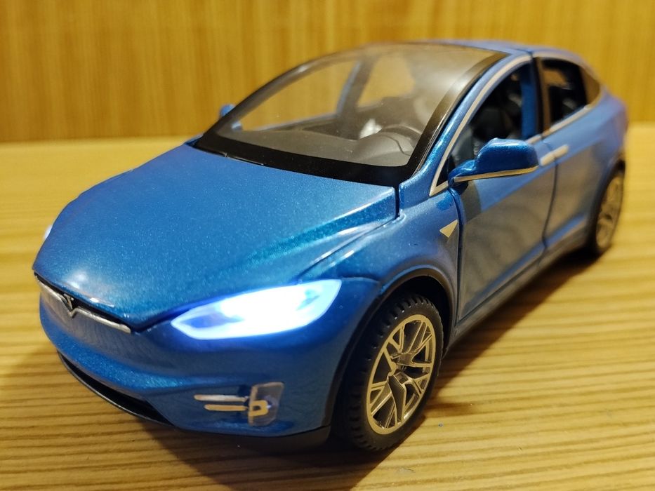 Модель Tesla model x 90d 1:32 Автосвит металл свет звук инерция Тесла