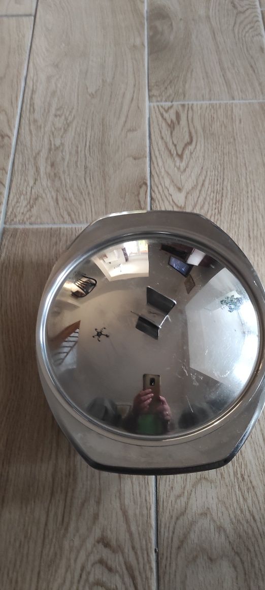 Naczynia ze stali nierdzewnej z pokrywką, 2 sztuki, cena za komplet