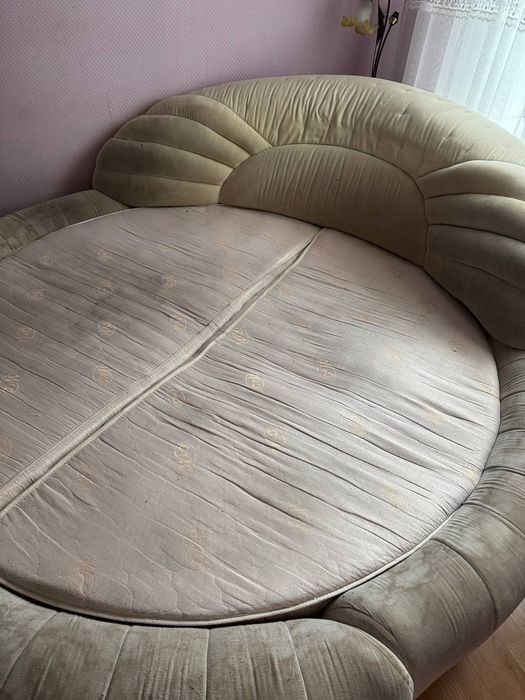 Двоспальне ліжко