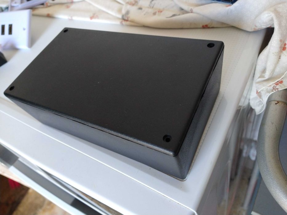 Caixa plástica 200x110x65mm preta