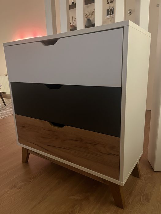 Cómoda tricolor com 3 gavetas