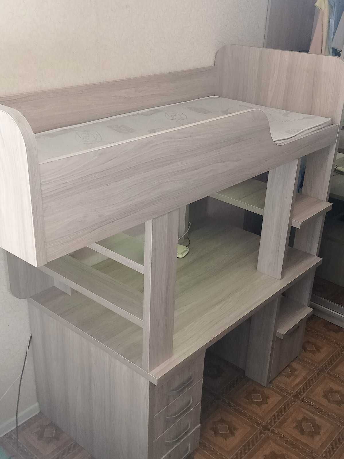 Кровать и стол для ребенка 5-14л