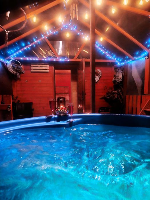 Domek z kominkiem,jacuzzi,sauna,jezioro